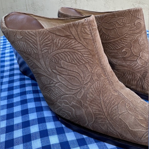 Arturo Chiang Elizabeth Floral Suede Wedge Mules - size 7M - Picture 2 of 7